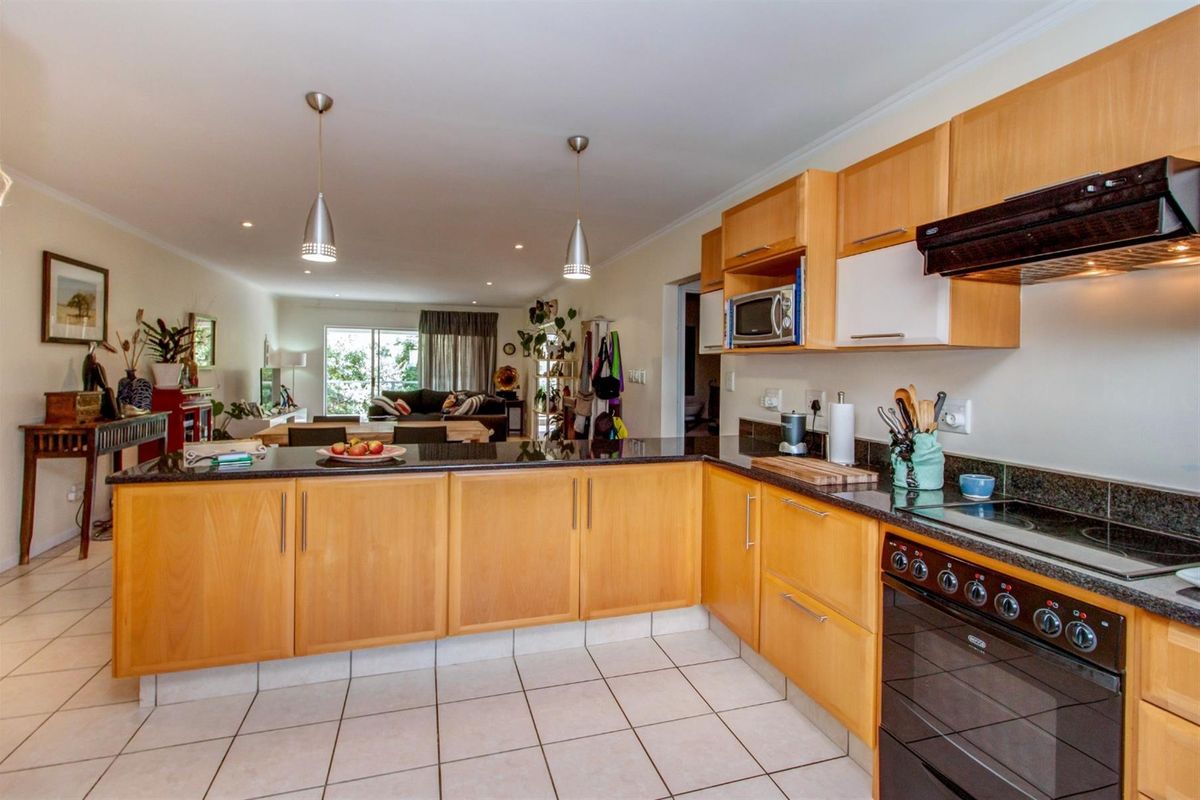 Spacious 2 Bed Apartment for Sale in Bryanston, Sandton - Photo 4
