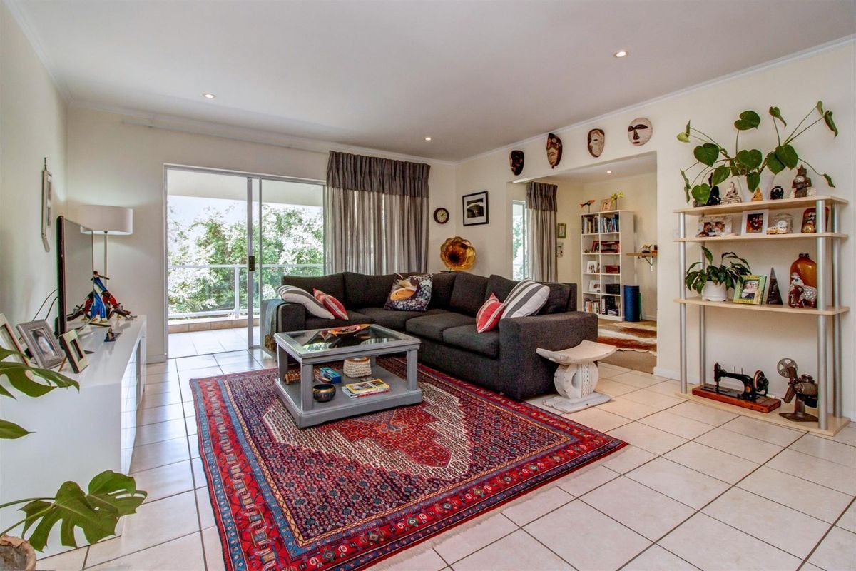 Spacious 2 Bed Apartment for Sale in Bryanston, Sandton - Photo 5