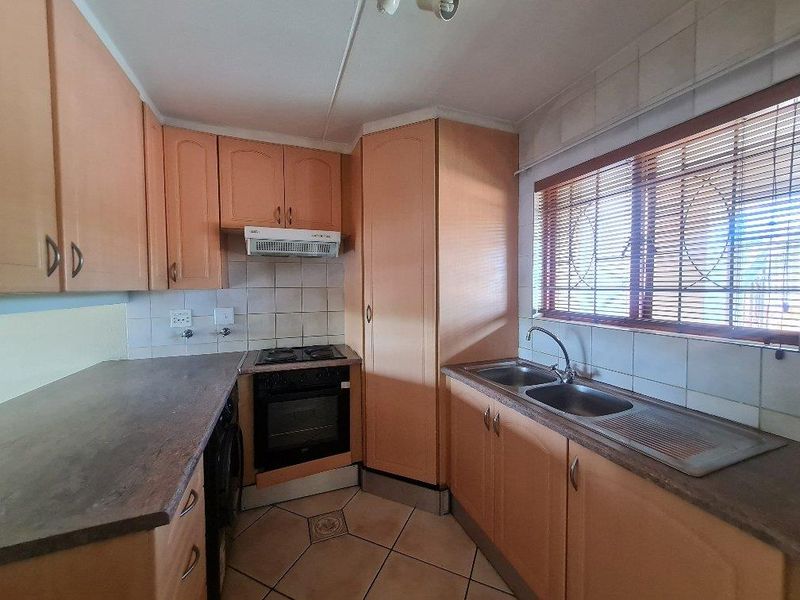 Townhouse For Sale in Dowerglen Ext 4, Dowerglen, Edenvale - Photo 5