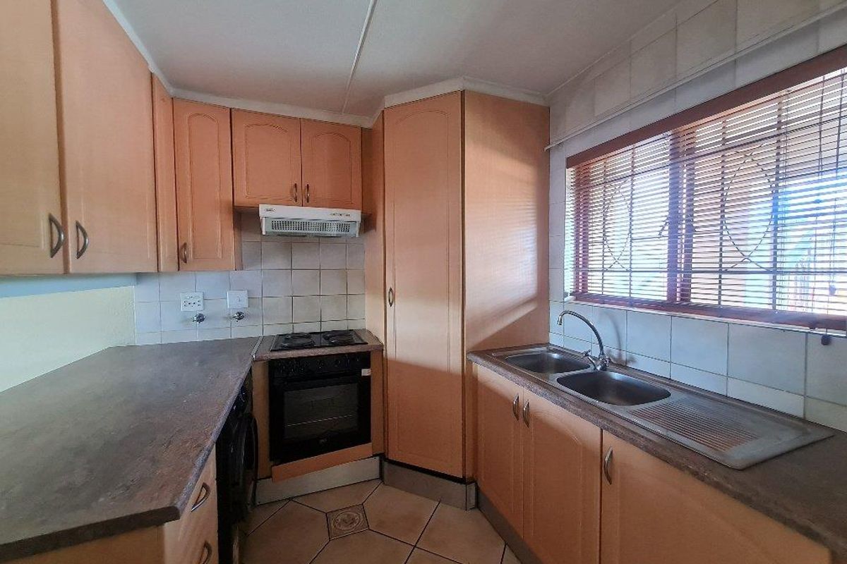 Townhouse For Sale in Dowerglen Ext 4, Dowerglen, Edenvale - Photo 5