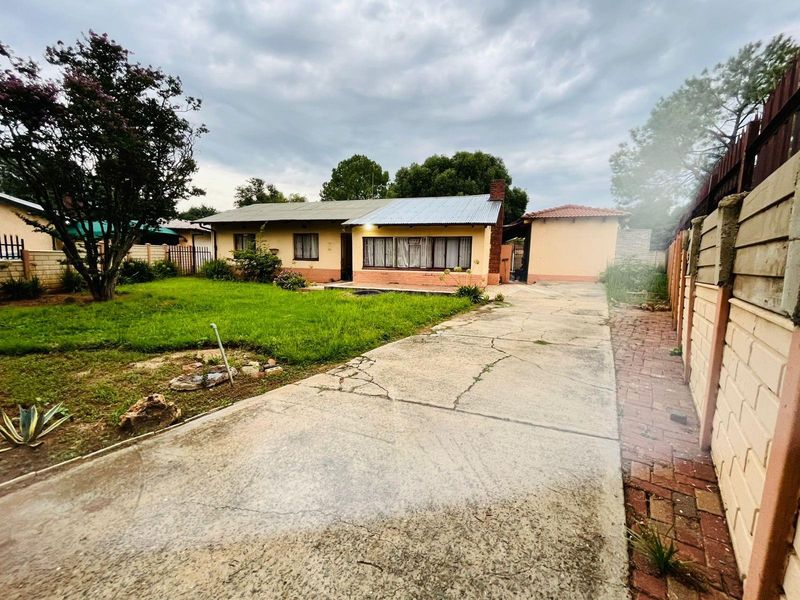 Fully Tenanted Commune For Sale in Sasolburg Central, Sasolburg - Photo 2