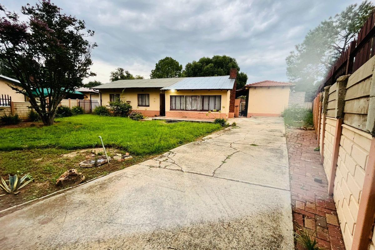 Fully Tenanted Commune For Sale in Sasolburg Central, Sasolburg - Photo 2