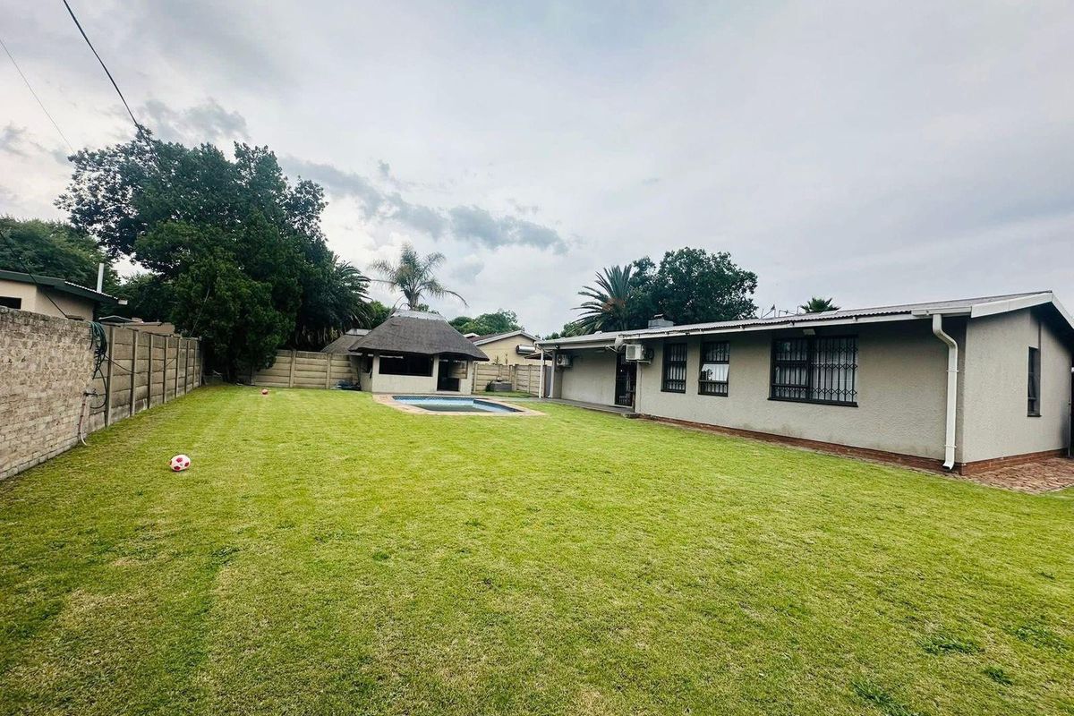 Charming 3-Bedroom Family Home For Sale in Sasolburg Central, Sasolburg - Photo 2