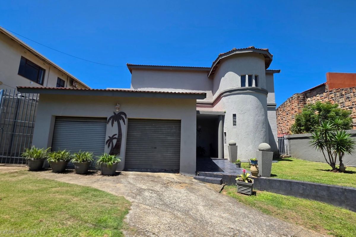 Beautiful 4 bedroom Home with Sea Views For Sale in Ramsgate, Margate, KwaZulu Natal - Photo 2