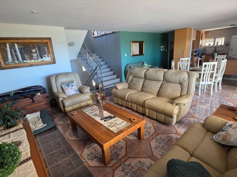 Beautiful 4 bedroom Home with Sea Views For Sale in Ramsgate, Margate, KwaZulu Natal - Photo 5