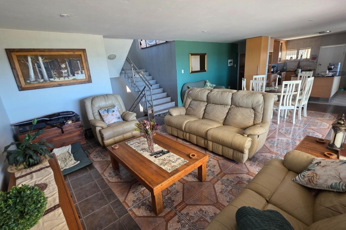 Beautiful 4 bedroom Home with Sea Views For Sale in Ramsgate, Margate, KwaZulu Natal - Photo 5