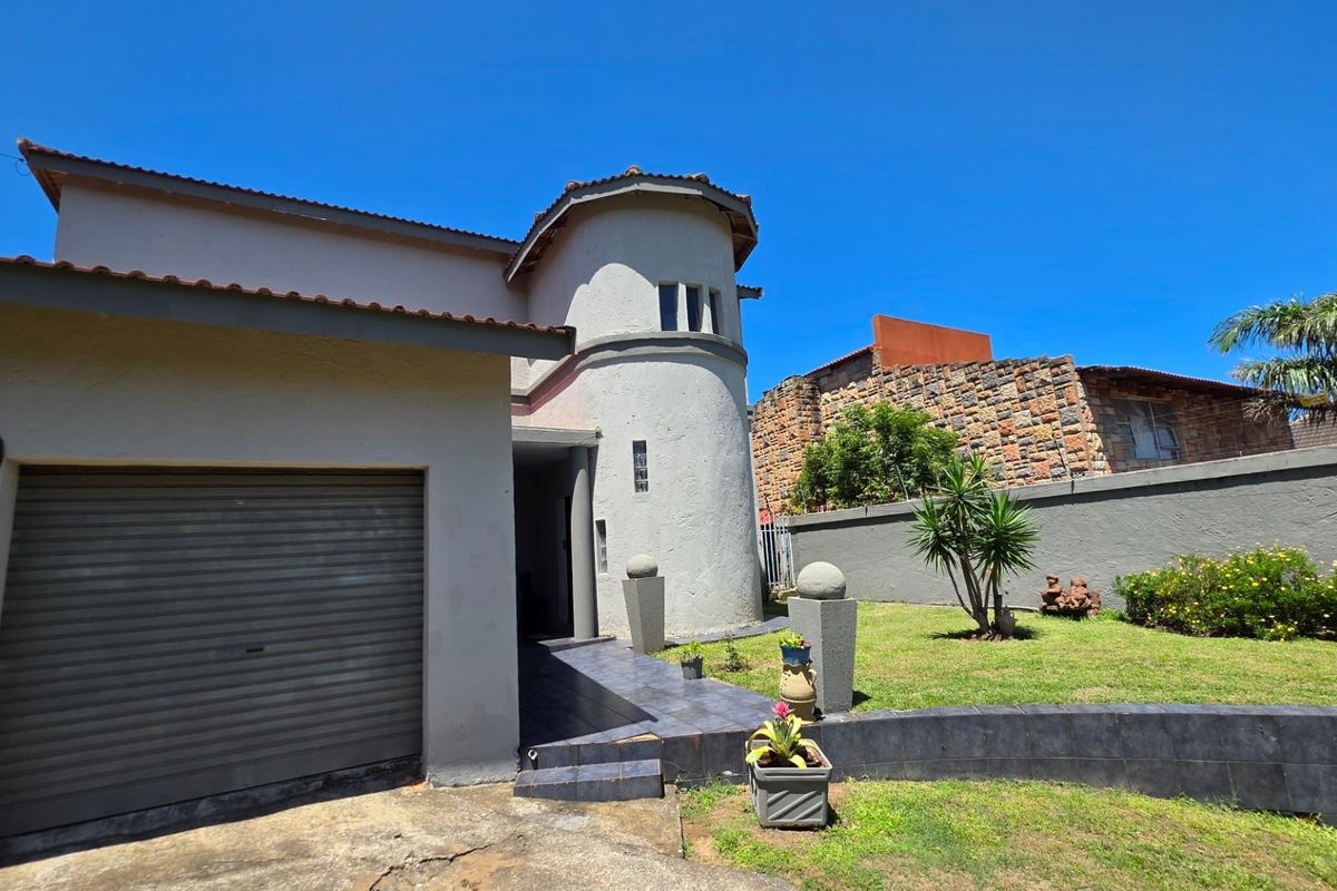 Beautiful 4 bedroom Home with Sea Views For Sale in Ramsgate, Margate, KwaZulu Natal - Photo 3