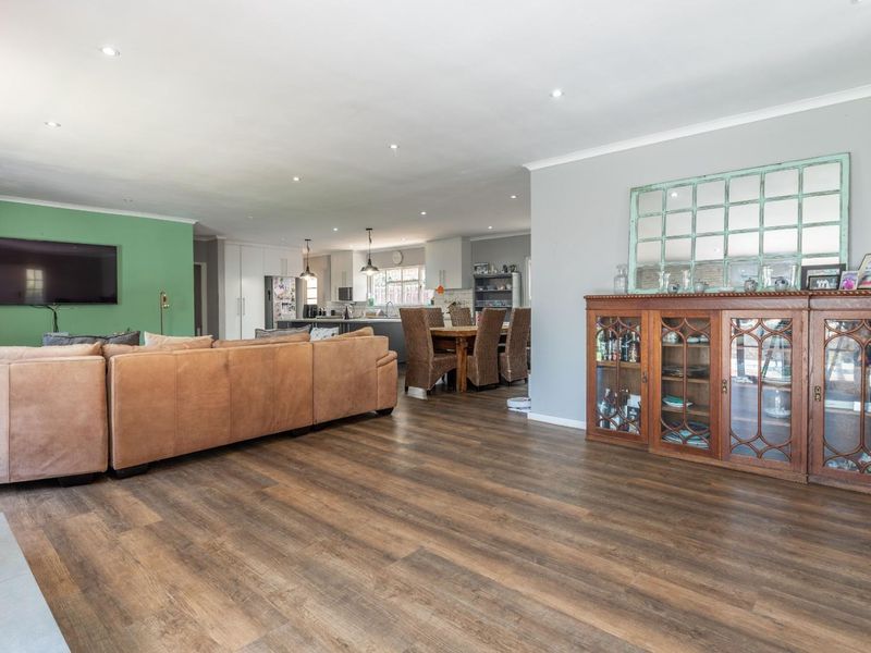 Modern Oasis in Dreyersdal, Tokai - Photo 10