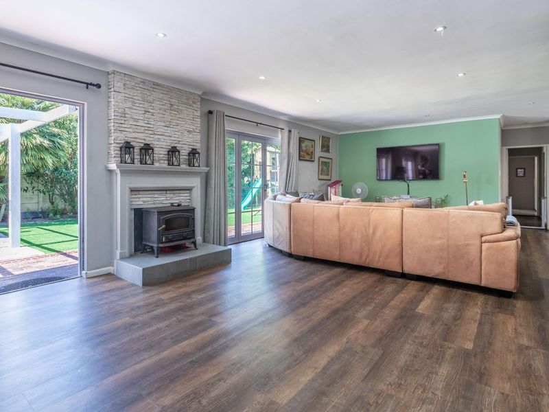 Modern Oasis in Dreyersdal, Tokai - Photo 8