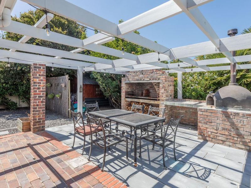 Modern Oasis in Dreyersdal, Tokai - Photo 4