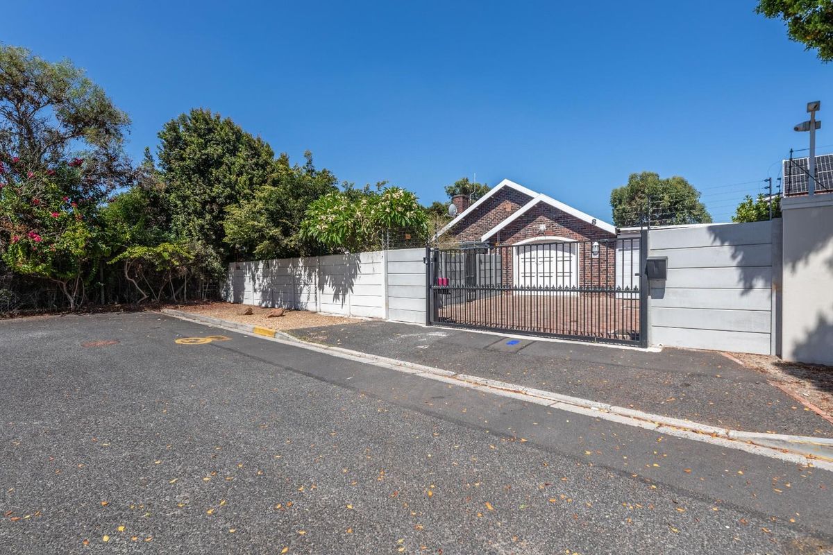 Modern Oasis in Dreyersdal, Tokai - Photo 3