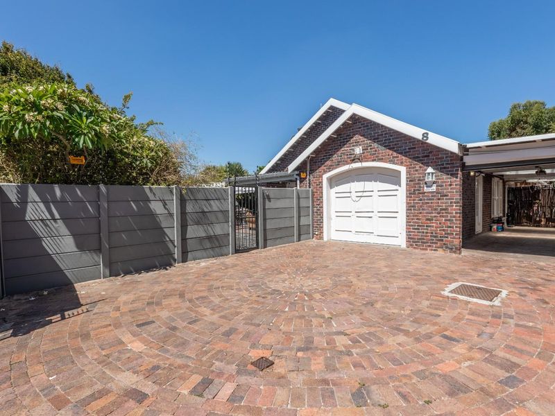 Modern Oasis in Dreyersdal, Tokai - Photo 2