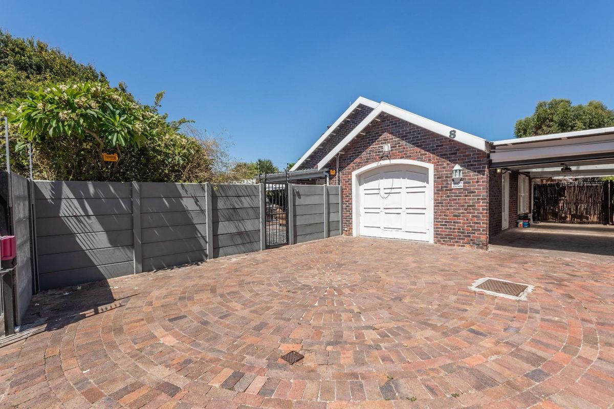 Modern Oasis in Dreyersdal, Tokai - Photo 2