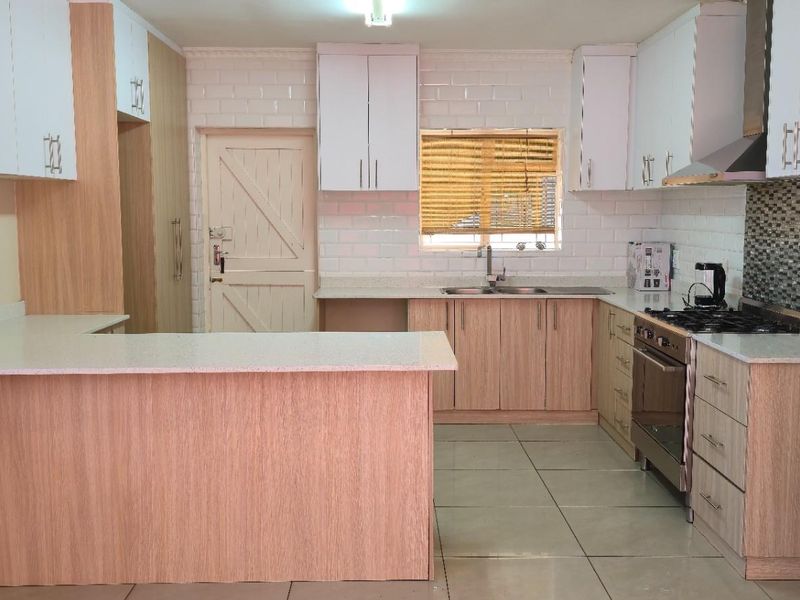 House For Rent in Rondebosch East, Cape Town - Photo 6