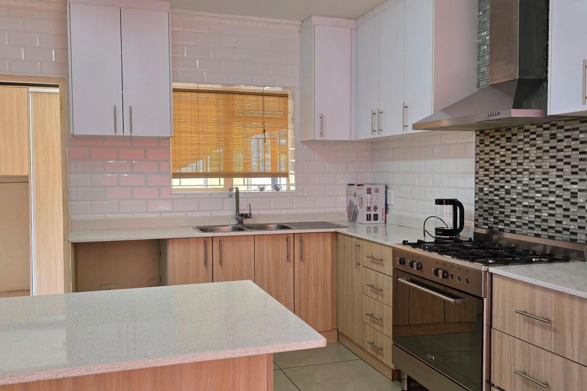 House For Rent in Rondebosch East, Cape Town - Photo 4