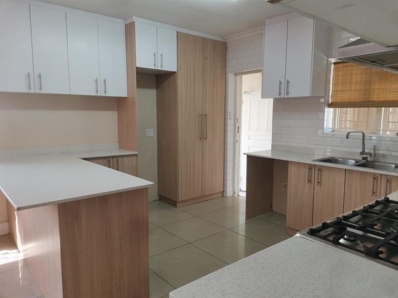 House For Rent in Rondebosch East, Cape Town - Photo 5