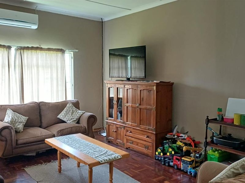 8.565Ha Smallholding with Maluma Avocados, Borehole, Outbuildings and Beautiful Family Home - Photo 10