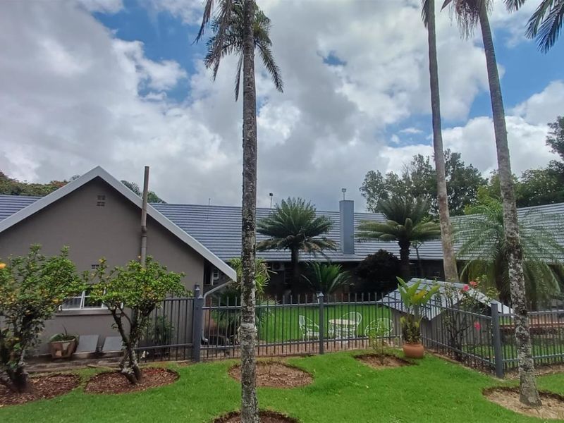 8.565Ha Smallholding with Maluma Avocados, Borehole, Outbuildings and Beautiful Family Home - Photo 2