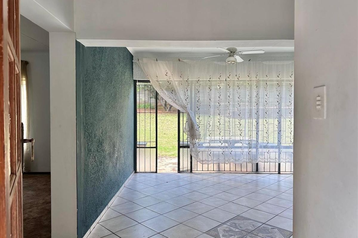 A Home with Soul , Space and Serious Potential. - Photo 5