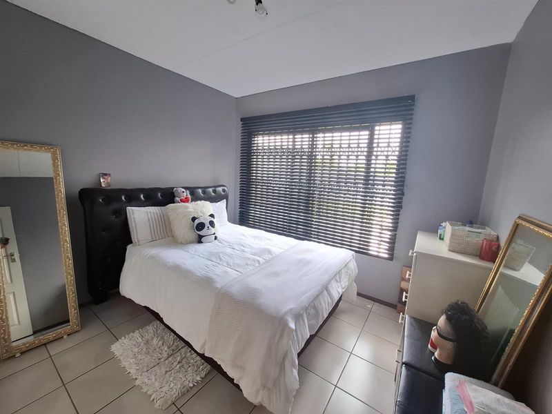 Apartment For Sale in Honeydew Grove, Roodepoort - Photo 6