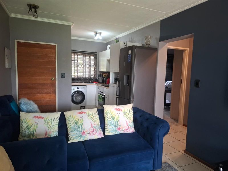 Apartment For Sale in Honeydew Grove, Roodepoort - Photo 2