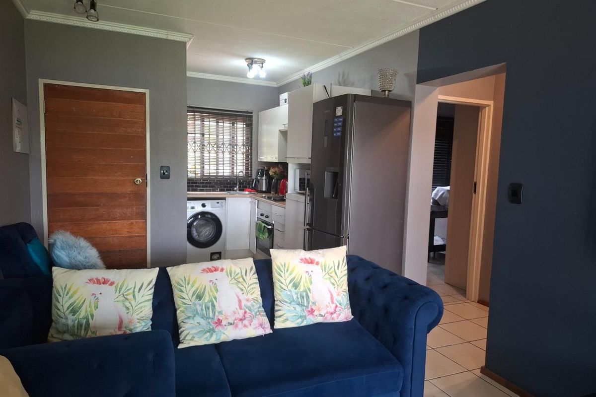 Apartment For Sale in Honeydew Grove, Roodepoort - Photo 2