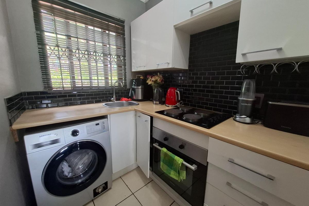 Apartment For Sale in Honeydew Grove, Roodepoort - Photo 4