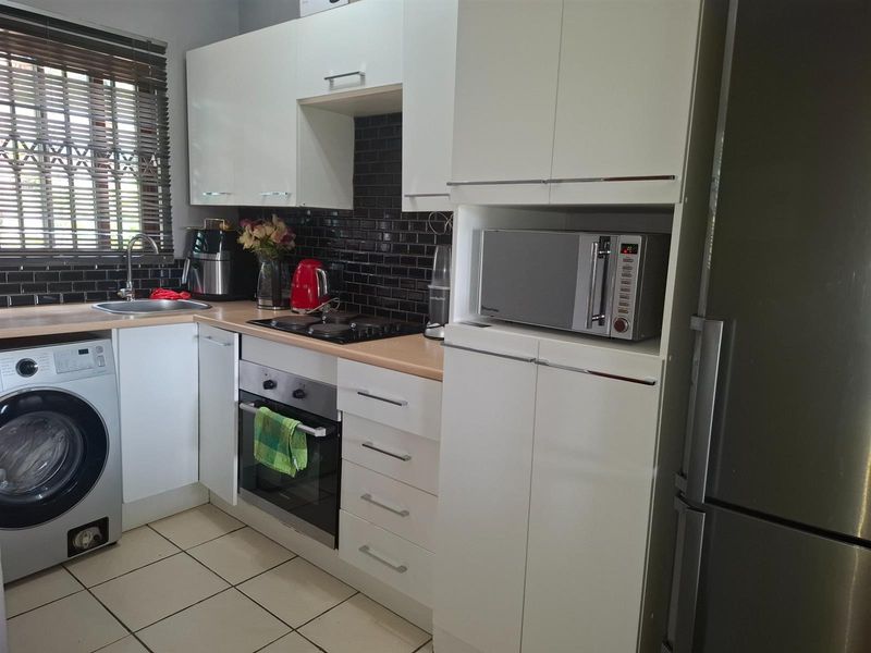 Apartment For Sale in Honeydew Grove, Roodepoort - Photo 5