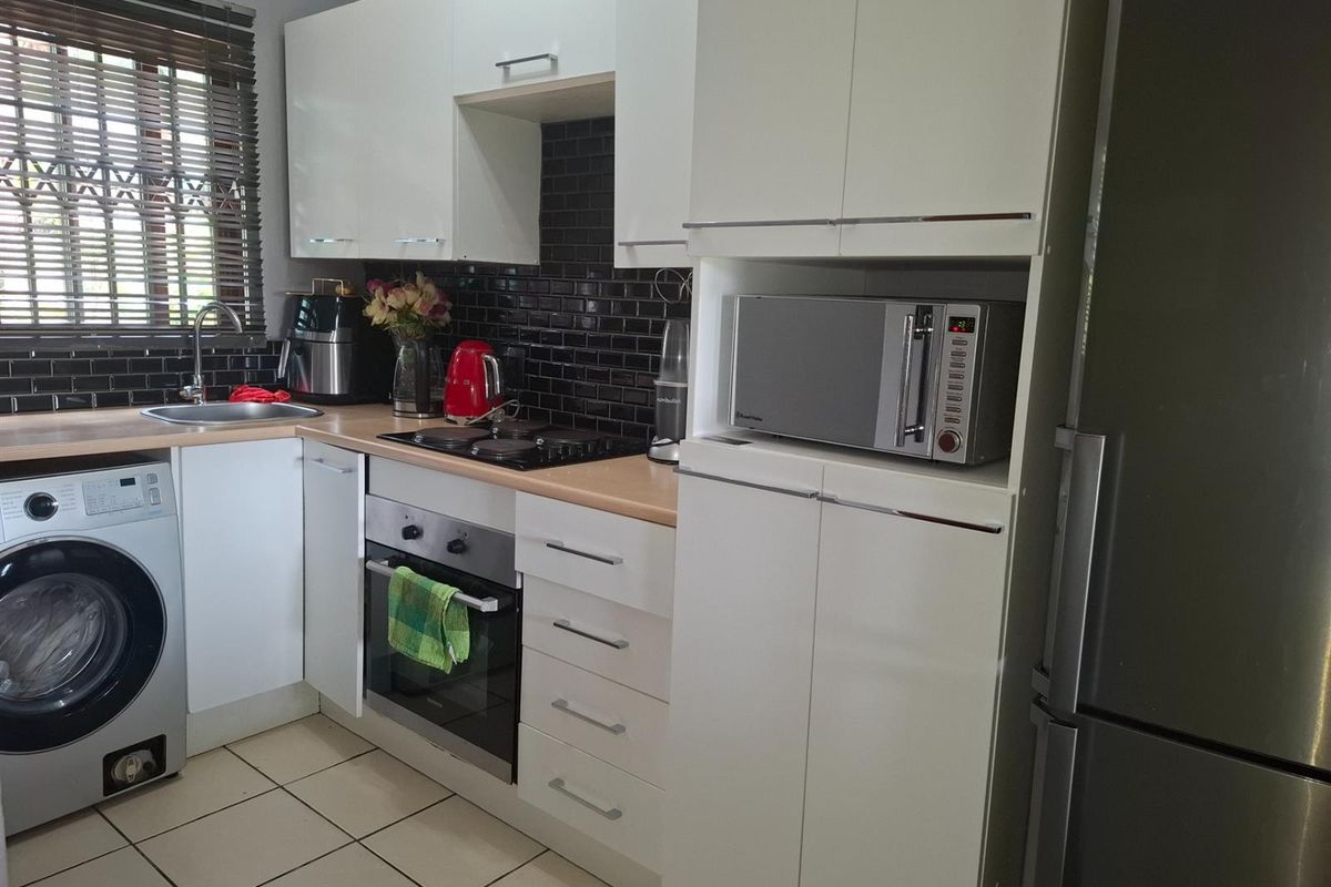 Apartment For Sale in Honeydew Grove, Roodepoort - Photo 5