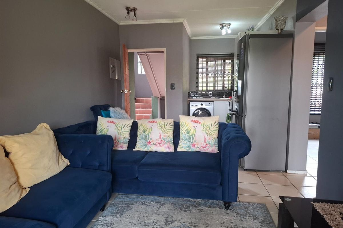 Apartment For Sale in Honeydew Grove, Roodepoort - Photo 3