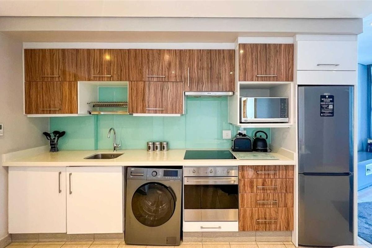 Exquisite Apartment For Sale in Umhlanga, KwaZulu Natal *No Transfer Duty* - Photo 2