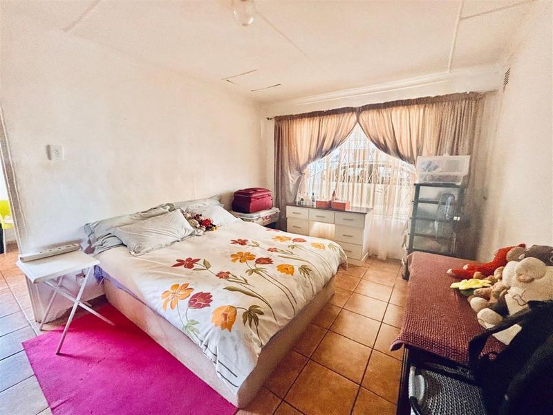 Prime Hayfields Income Property | R330k+ Annual Return on 2,188m2 Land - Photo 4