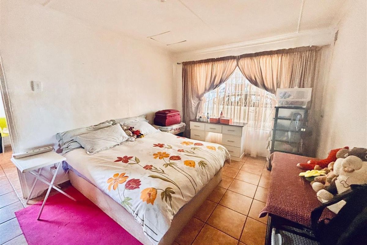 Prime Hayfields Income Property | R330k+ Annual Return on 2,188m2 Land - Photo 4