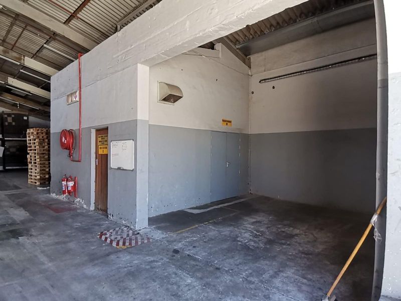 Warehouse Space To Let in Paarl - Photo 9