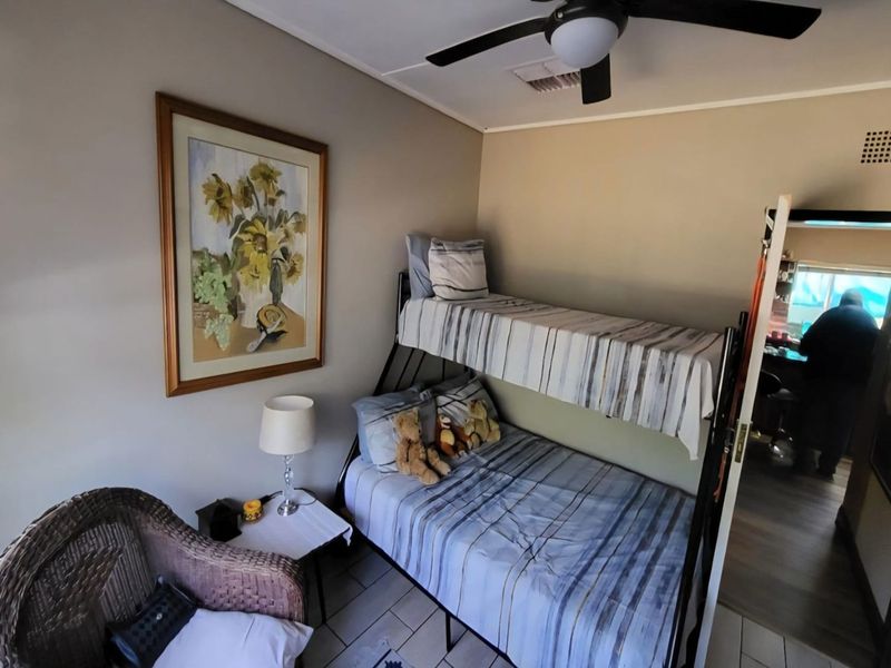 The Southridge Showstopper: A Modern Oasis for the Whole Family in South Ridge, Kimberley - Photo 7