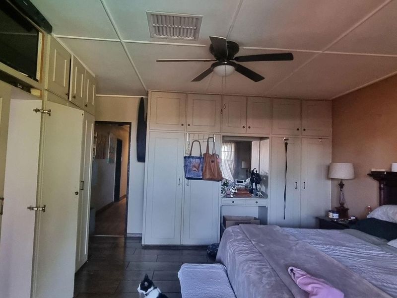 The Southridge Showstopper: A Modern Oasis for the Whole Family in South Ridge, Kimberley - Photo 6