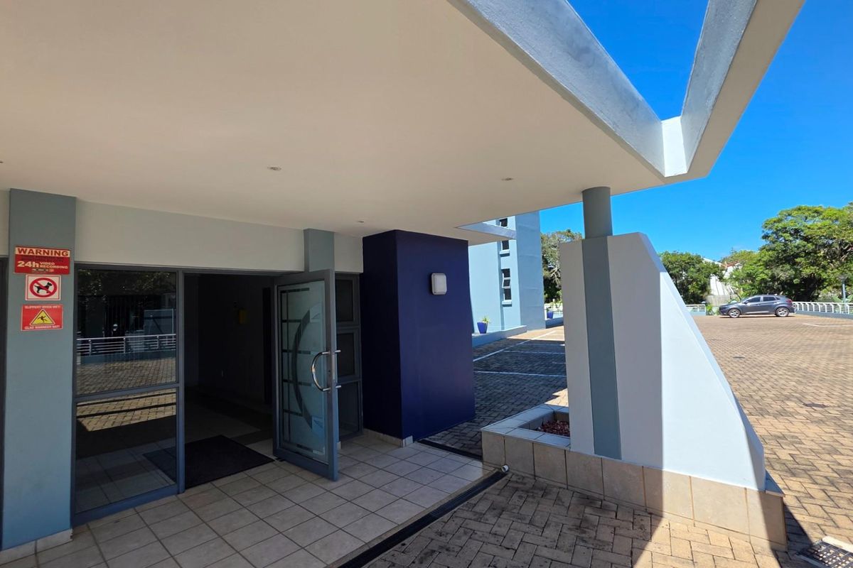 Spectacular  4 bedroom, Ground floor Apartment For Sale in Manaba Beach, Margate, KwaZulu Natal - Photo 3