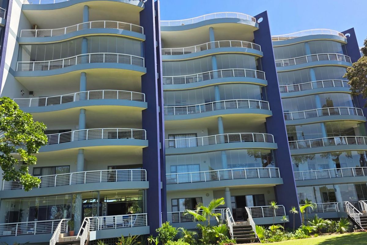 Spectacular  4 bedroom, Ground floor Apartment For Sale in Manaba Beach, Margate, KwaZulu Natal - Photo 2