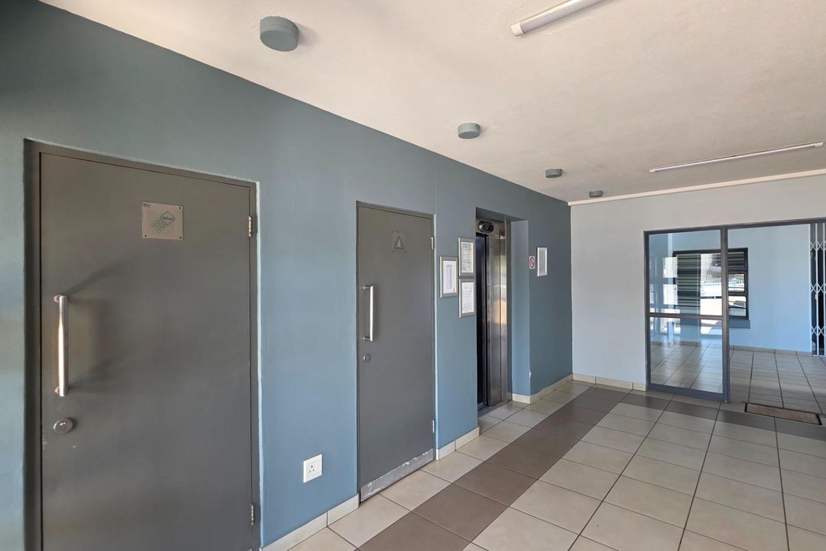 Spectacular  4 bedroom, Ground floor Apartment For Sale in Manaba Beach, Margate, KwaZulu Natal - Photo 4