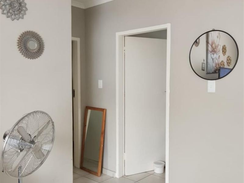 2 Bedroom apartment for Sale in Mahube Manor - Photo 10
