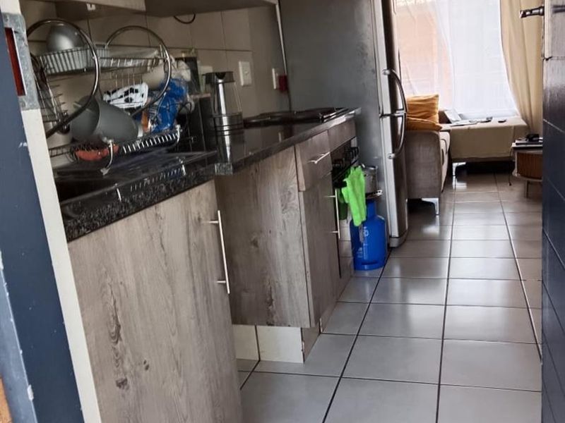2 Bedroom apartment for Sale in Mahube Manor - Photo 6