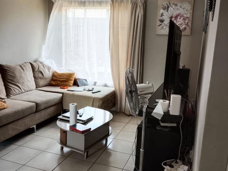 2 Bedroom apartment for Sale in Mahube Manor - Photo 2