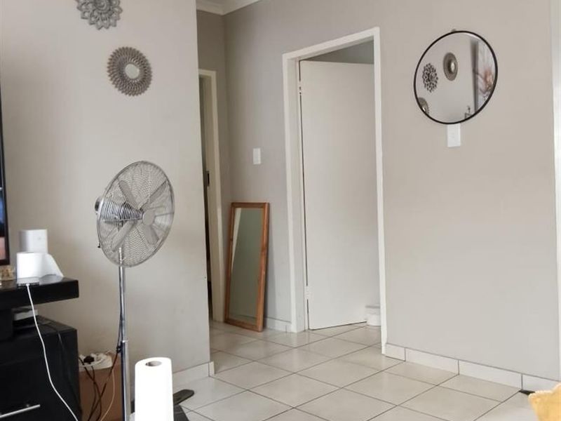 2 Bedroom apartment for Sale in Mahube Manor - Photo 4