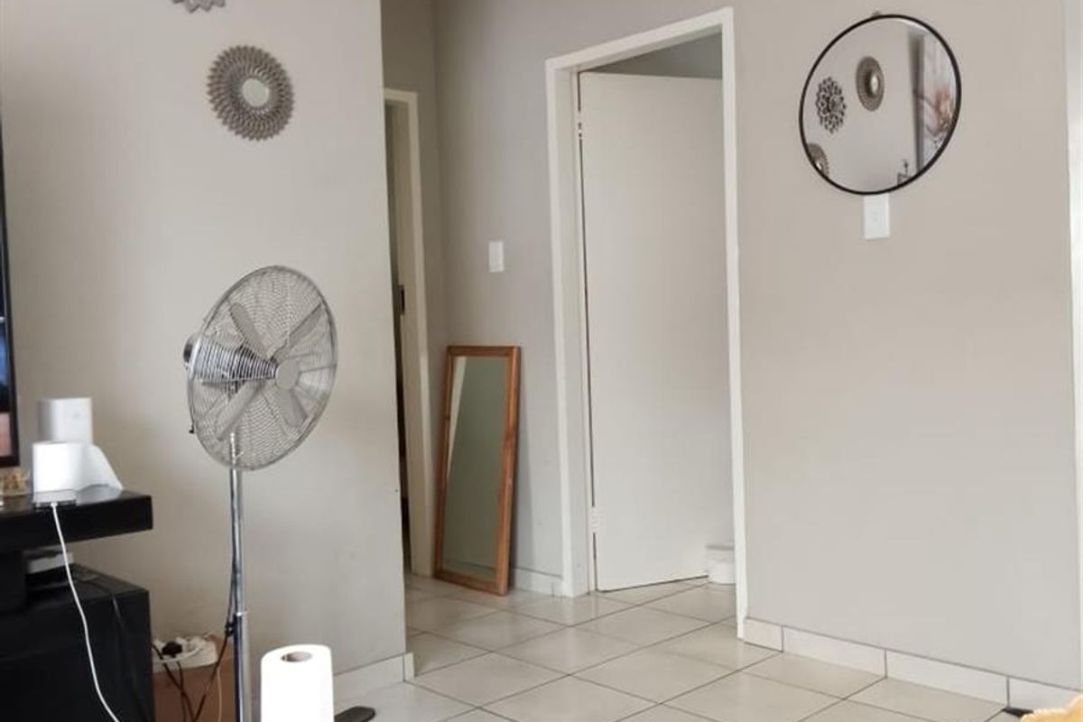 2 Bedroom apartment for Sale in Mahube Manor - Photo 4