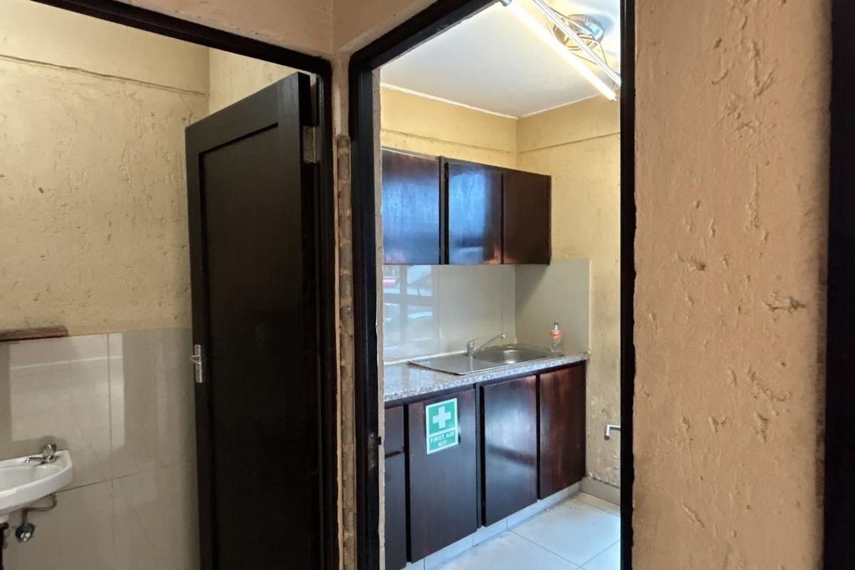 399 sqm Warehouse To Let | Secure Park | Prime Pomona Location - Photo 5