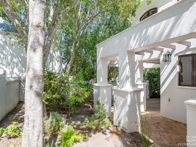 Sophisticated 3-Bedroom Home - De Zalze Estate - Photo 3