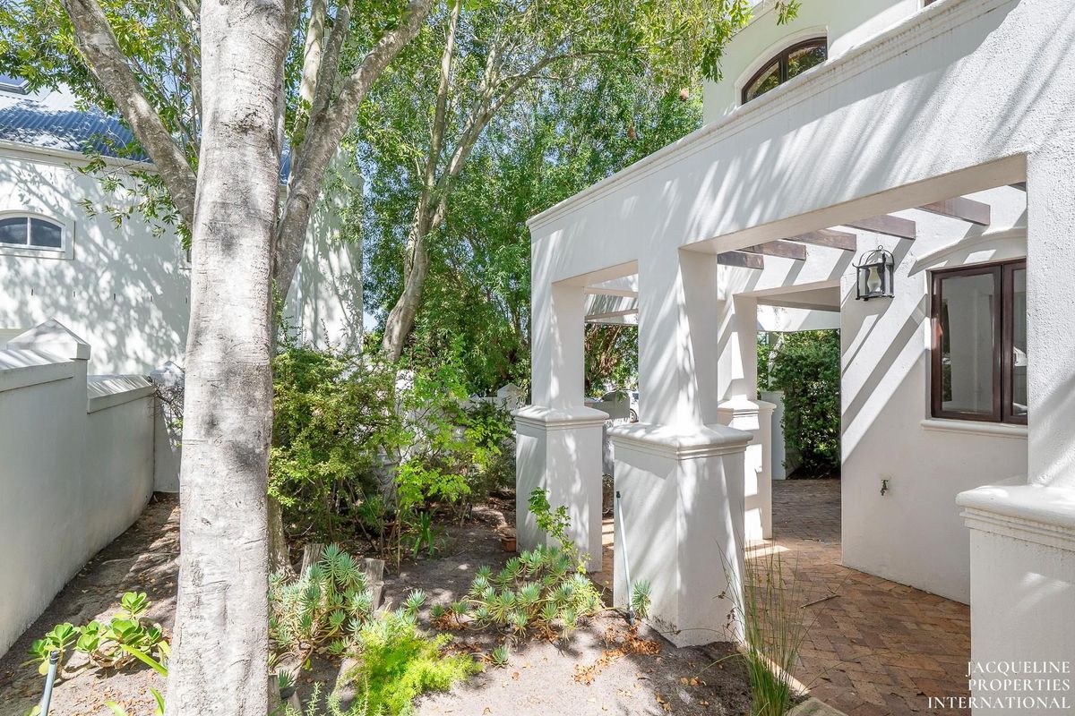 Sophisticated 3-Bedroom Home - De Zalze Estate - Photo 3