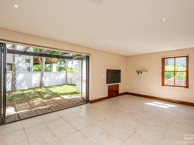Sophisticated 3-Bedroom Home - De Zalze Estate - Photo 8
