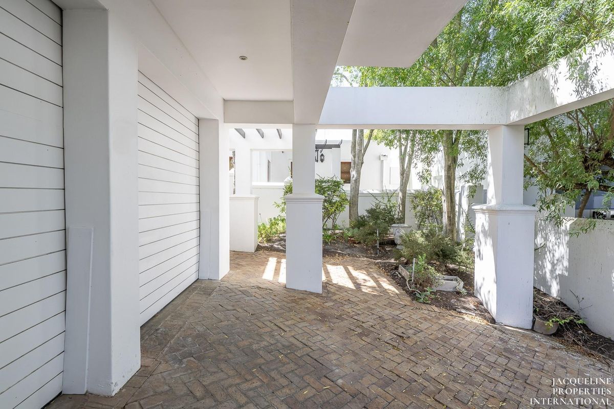 Sophisticated 3-Bedroom Home - De Zalze Estate - Photo 4