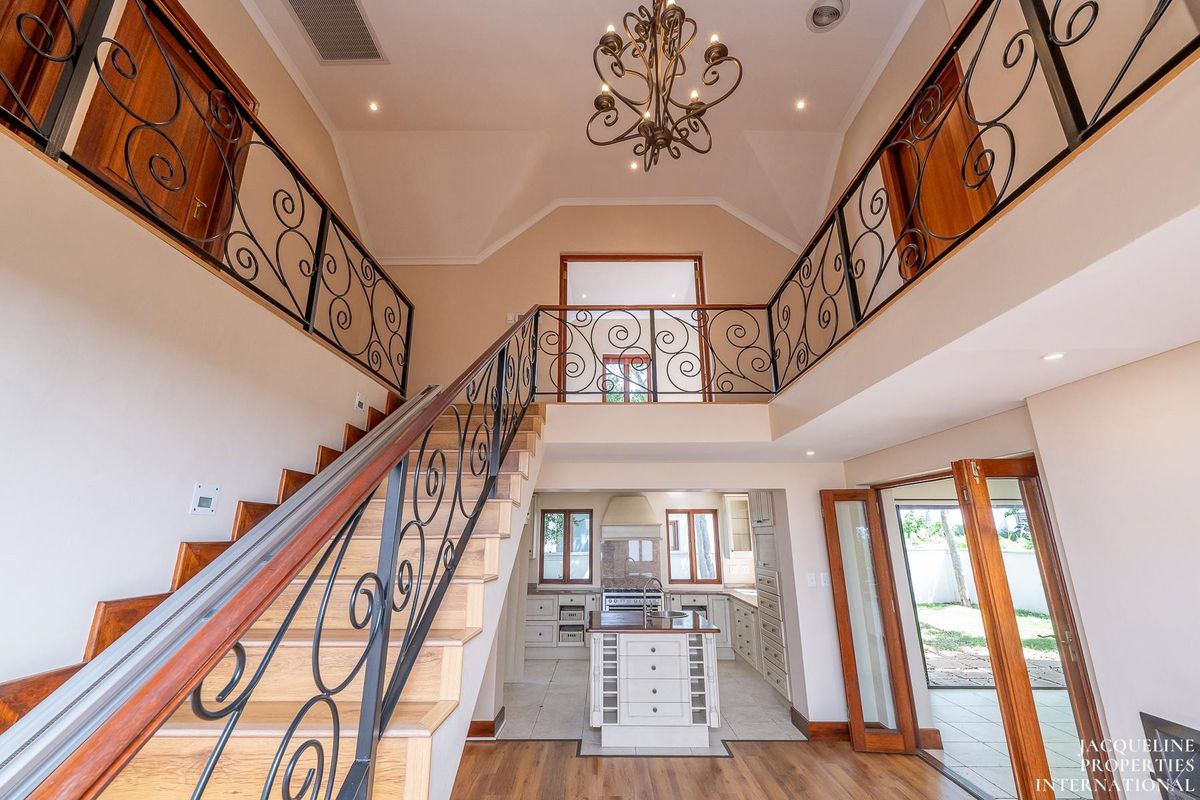 Sophisticated 3-Bedroom Home - De Zalze Estate - Photo 5